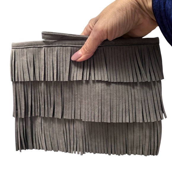 NWOT Gray Fringe Zip Wristlst - Picture 7 of 8